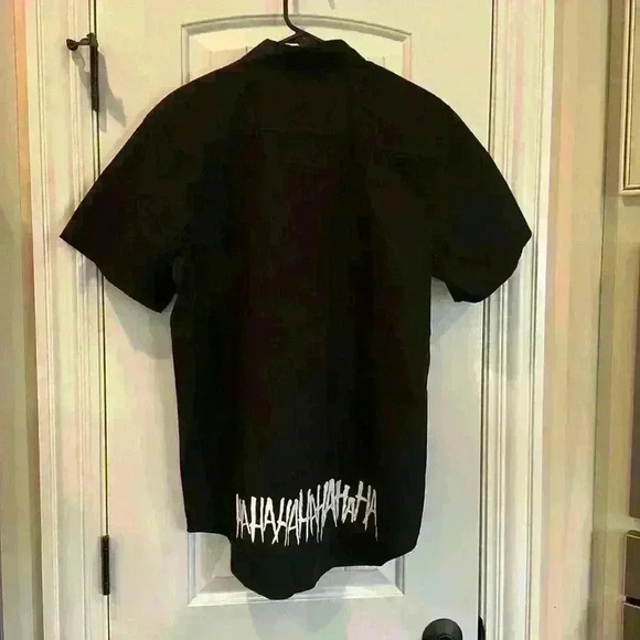 DC Comics Suicide Squad The Joker Card Button Down - Picture 4 of 8